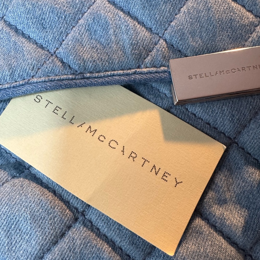 NWT - STELLA MCCARTNEY
Soft Quilted Denim Beckett Shoulder Bag In Blue - Picture 14 of 16